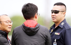 Đồng đội cũ của thầy Park tham gia vào việc ĐT Thái Lan sa thải HLV Nhật Bản, bị cộng đồng mạng chất vấn