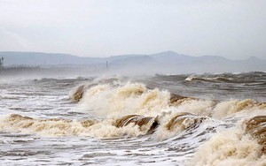 Xuất hiện áp thấp nhiệt đới gần Biển Đông - Bão số 12 giảm cấp