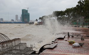 Bão số 12 giảm cấp hướng về khu vực ven biển Đà Nẵng đến Quảng Ngãi