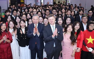 Tổng Bí thư gặp gỡ sinh viên Việt Nam đang theo học tại Helsinki