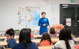 Phu nhân Ngô Phương Ly thăm, dự giờ lớp học tiếng Việt tại Trường phổ thông liên cấp Vesala, thành phố Helsinki, Phần Lan