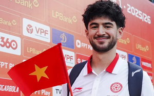 Tin nóng thể thao tối 23/10: Trung vệ Việt kiều gây bão ở V.League tiến hành thủ tục nhập tịch