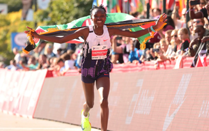 Nữ runner giữ kỷ lục thế giới marathon nhận án cấm thi đấu 3 năm, tương lai bất định