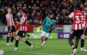 Salah ghi bàn, Liverpool vẫn thua trận thứ 4 liên tiếp ở Ngoại hạng Anh