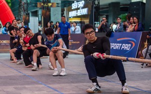 Đông đảo sinh viên hào hứng với trò chơi dân gian kéo co 