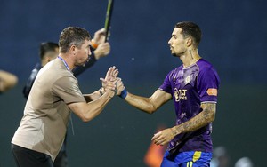 Hoàng Hên ghi bàn giúp danh thủ Liverpool thắng trận đầu tiên ở V-League; sao Việt kiều kiến tạo trong trận đấu của CLB Ninh Bình