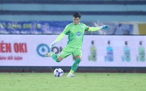 Thủ môn Nguyên Mạnh sẵn sàng đá tiền đạo cho CLB Nam Định