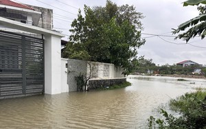 Mưa lớn gây ngập nhiều tuyến đường trung tâm thành phố Huế