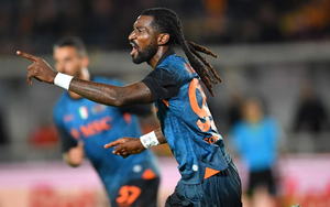 Napoli thắng sát nút để dẫn đầu Serie A trong ngày AC Milan bị cầm hòa