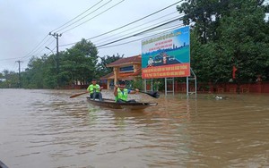 Lũ trên sông Bồ ở Huế duy trì nguy hiểm trên mức báo động 3