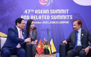 Thủ tướng Phạm Minh Chính gặp Quốc vương Brunei Hassanal Bolkiah