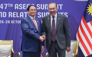 Thủ tướng Phạm Minh Chính gặp Thủ tướng Malaysia