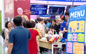 Ngày mở cửa thứ 4, khán giả vẫn nô nức đến xem phim 'bom tấn' tại Hội chợ Mùa thu