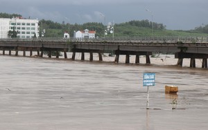 Lũ trên các sông dâng cao, Quảng Ngãi cấm lưu thông qua cầu Trà Khúc 1