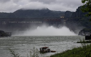 Mở 2 cửa xả đáy hồ thủy điện Hòa Bình vào 18 giờ và 24 giờ ngày 3/10