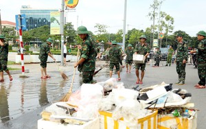 Quân đội huy động tối đa lực lượng, phương tiện hỗ trợ nhân dân khắc phục hậu quả bão số 10
