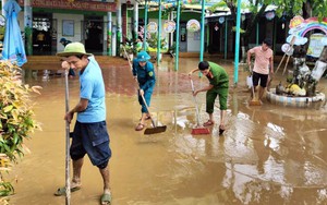 Phố cổ Hội An khẩn trương dọn dẹp hậu quả mưa lũ