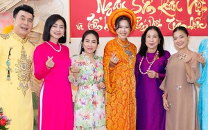 Hơn 200 nghệ sĩ của 3 thế hệ diện áo dài trong ngày giỗ Tổ sân khấu