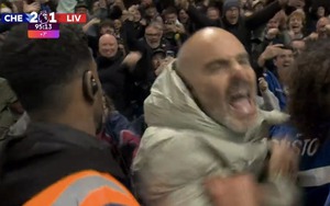 HLV Chelsea bị đuổi vì ăn mừng giống Mourinho