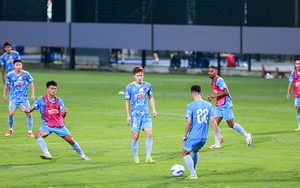 Tin nóng bóng đá Việt hôm nay 5/10: Đội tuyển Việt Nam tập buổi đầu tiên; Viktor Lê hội quân muộn