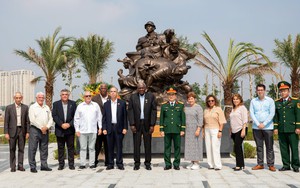 Chủ tịch Quốc hội Cuba thăm Bảo tàng Lịch sử Quân sự Việt Nam