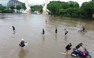 29 điểm ngập nặng ở Hà Nội khiến phương tiện không thể lưu thông