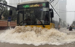 Dự báo thời tiết ngày 8/10: Cảnh báo mưa dông sáng nay tại Hà Nội