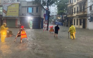 Nội thành Hà Nội tiếp tục có mưa rào và dông trong 4 giờ tới