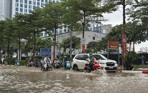 Nhiều tuyến đường tại Hà Nội vẫn ngập sâu