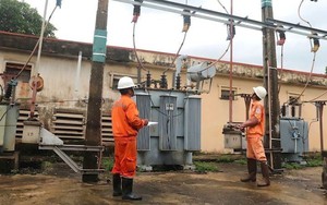 Điện lực Hà Nội nhanh chóng khôi phục điện cho các khu vực ngập úng