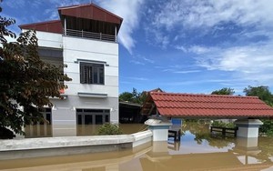 Hà Nội: Khẩn trương sơ tán người dân vùng ngập lụt tại xã Trung Giã đến nơi an toàn