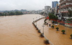 VIDEO: Bão số 11 khiến 7 người thiệt mạng, mất tích