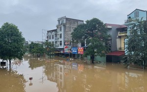 Sáng 8/10, trung tâm tỉnh Thái Nguyên vẫn chìm trong biển nước