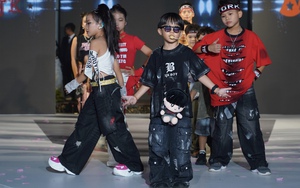 "Em bé chất" Xệ Xệ tự tin thể hiện trên sàn diễn thời trang