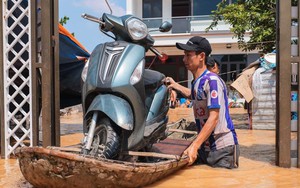 Hình ảnh nước sông Cầu dâng cao, nhiều xã chìm trong biển nước, người dân di dời tài sản