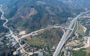 Thí điểm phân làn trên cao tốc Nội Bài - Lào Cai: Giảm nguy cơ va chạm, hạn chế ùn tắc