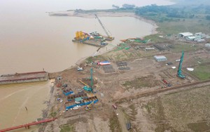Đẩy nhanh tiến độ thi công cầu Hồng Hà thuộc dự án xây dựng đường vành đai 4 Vùng Thủ đô