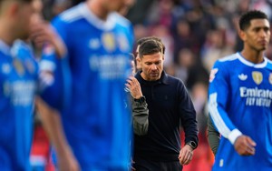 Ở Real Madrid, Xabi là nguyên nhân của... khủng hoảng