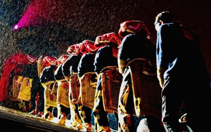 Đồng bào Dao đỏ tại Sapa: Không nghĩ văn hóa của mình lại đẹp đến thế trên sân khấu "Thiêng"!