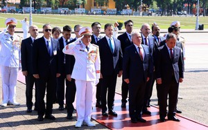 Quốc vương Jordan Abdullah II Ibn Al Hussein vào Lăng viếng Chủ tịch Hồ Chí Minh