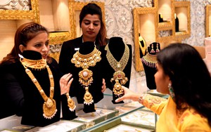 Chỉ số đồng USD giảm tuần thứ hai liên tiếp, vàng được đà đi lên