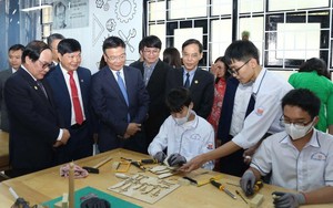 Phó Thủ tướng Lê Thành Long dự kỷ niệm Ngày Nhà giáo Việt Nam tại Thanh Hóa