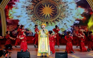 Cậu bé hát Opera 13 tuổi gây chú ý với hai bản mashup mang tinh thần dân tộc