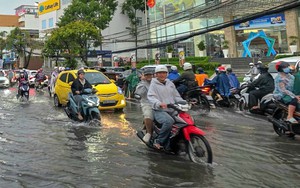 Trung Bộ mưa rất to, nguy cơ lũ mới, Bắc Bộ có mưa do không khí lạnh