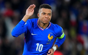 Ai là người trẻ nhất cán mốc 400 bàn thắng?