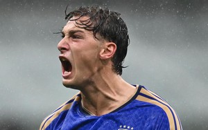 Francesco Pio Esposito: Tia nắng giữa sương mù ở Ý