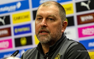 HLV Cklamovski bác tin đồn chia tay đội tuyển Malaysia, tập trung đấu Nepal