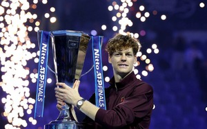 Sinner lần thứ hai liên tiếp đăng quang ATP Finals sau trận chung kết nghẹt thở trước Alcaraz