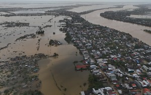 Người dân Huế chạy lụt lần thứ 4