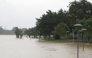 Nhiều tuyến đường vùng núi ở Huế bị ngập và sạt lở do mưa lớn